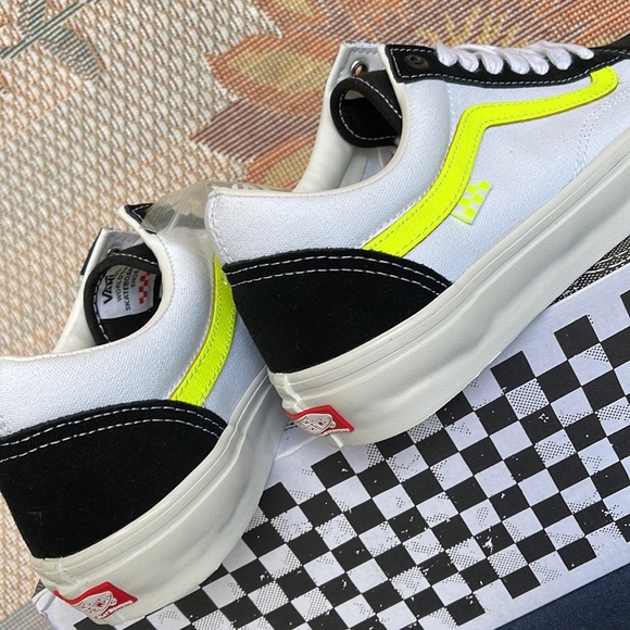 Vans Skate Old Skool
Neon True White/Yellow
VN0A5FCB6M5 Men’s sneakers - Picture 15 of 16